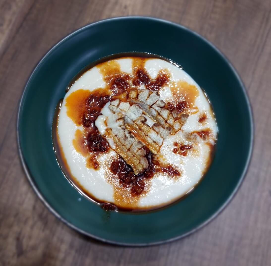 mashed beans with caramelized onion, smoked bacon and paprika